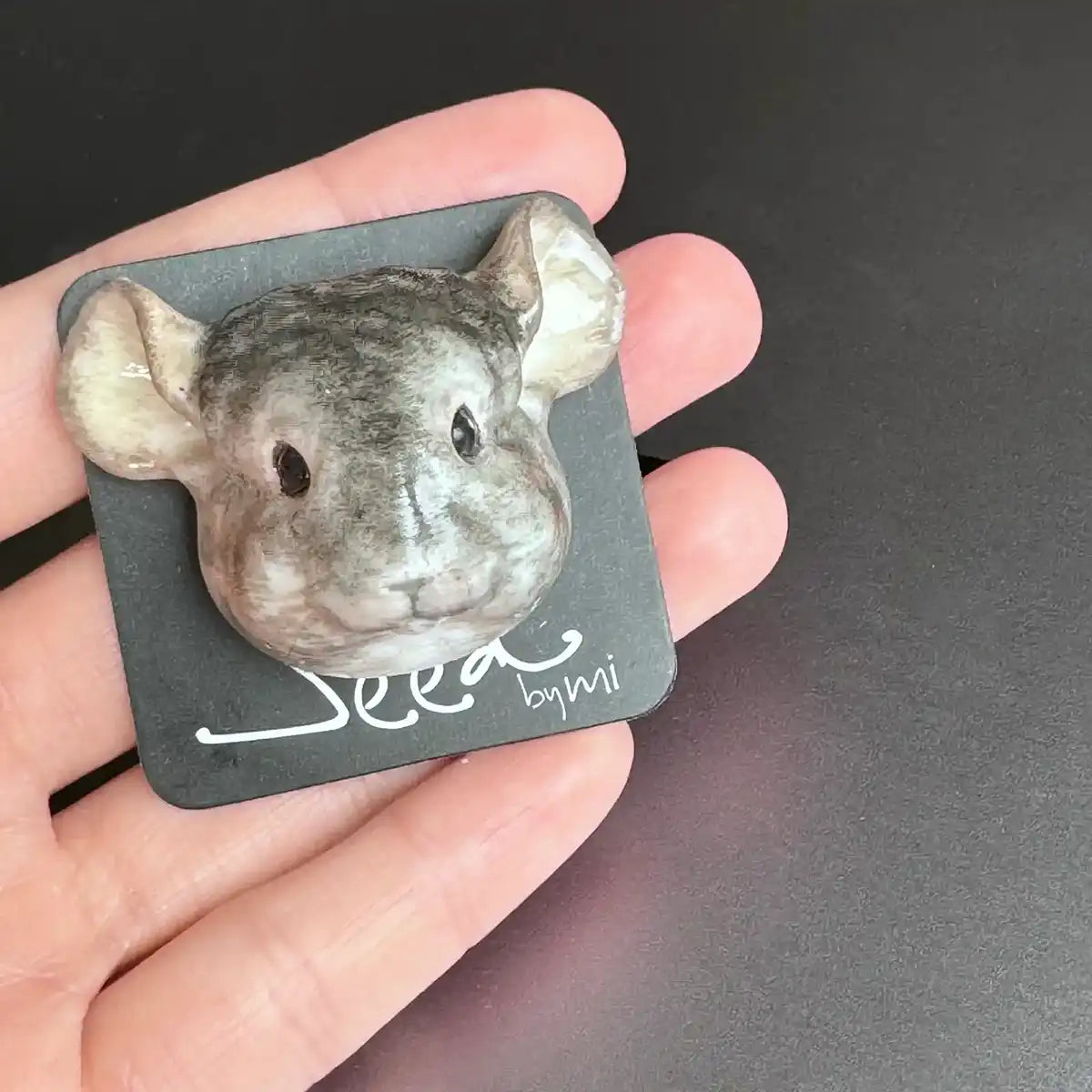 Chinchilla Large Magnet Grey package display