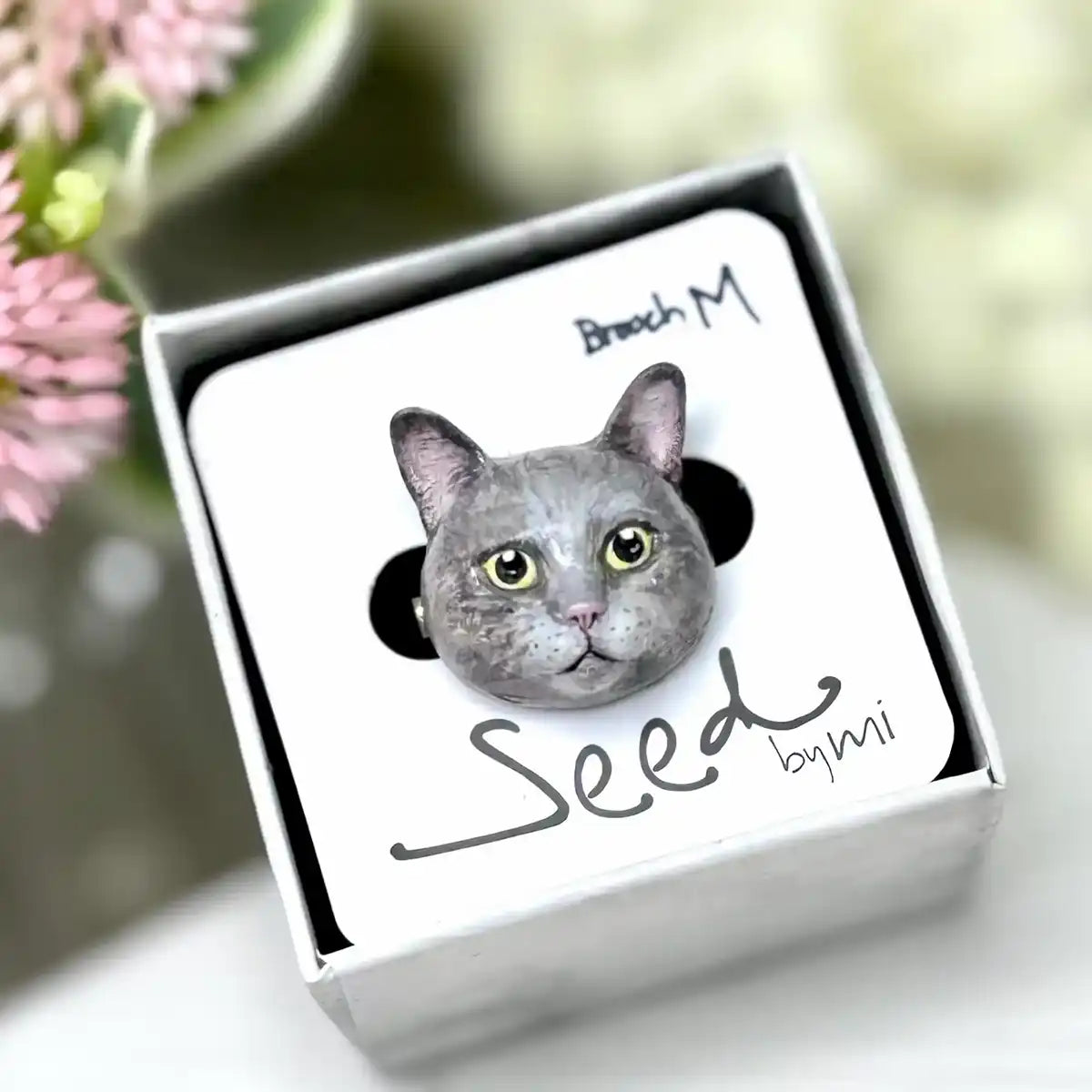 Grey American Shorthair cat brooch hand-painted with UV coat