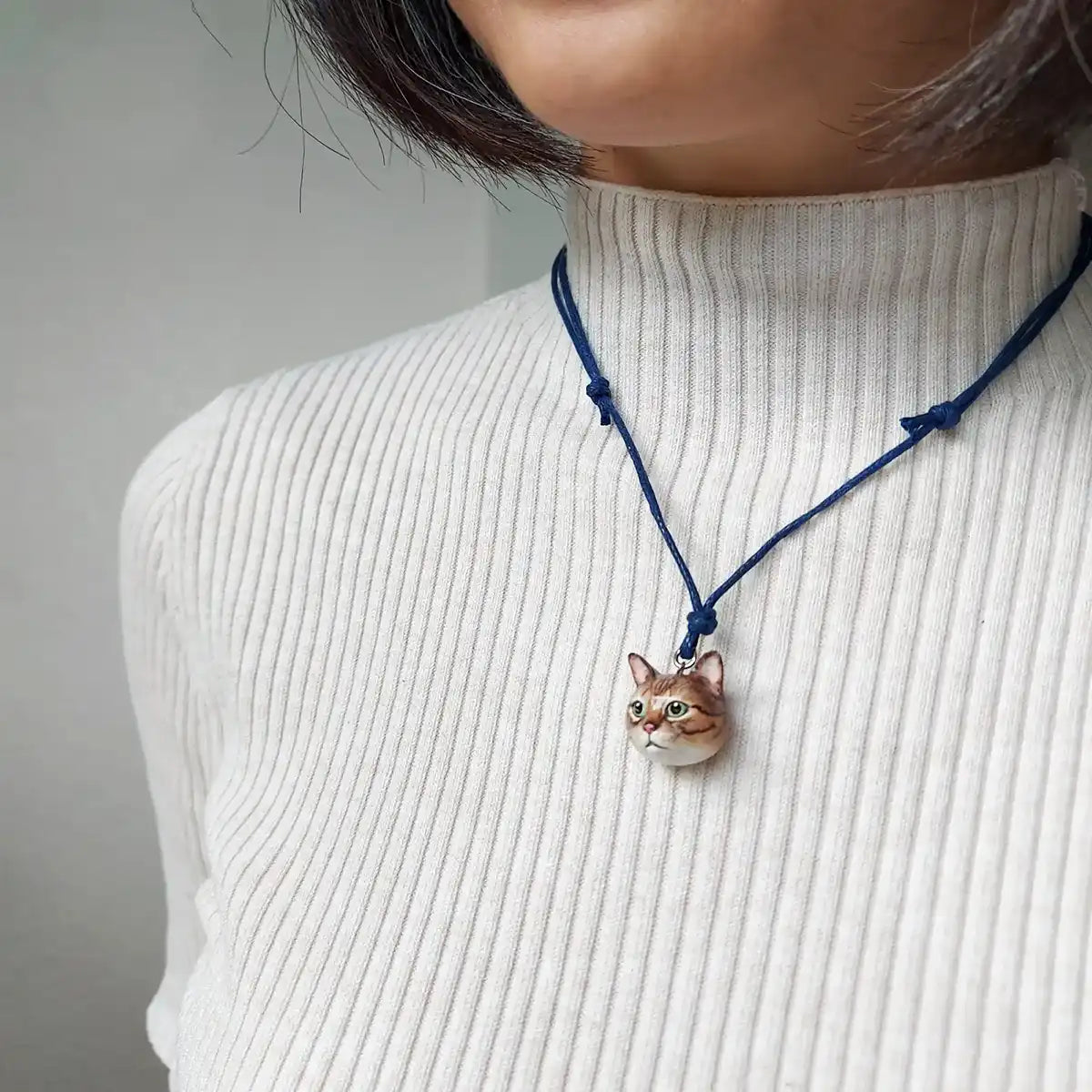 cat american shorhair tabby pendant necklace wearing