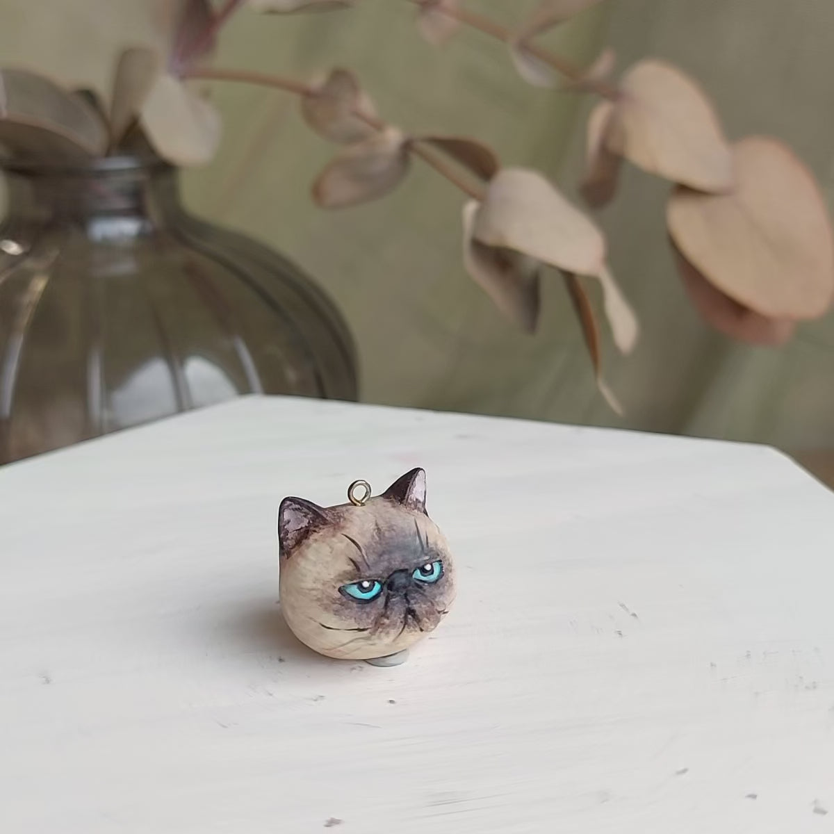 cat exotic shorthair seal point pendant turn table