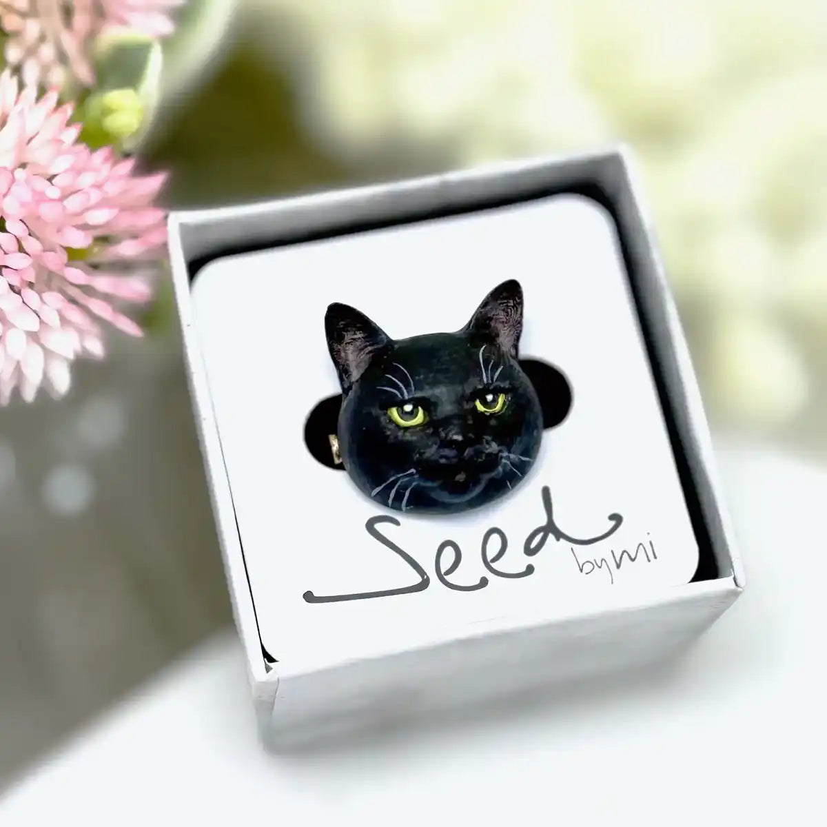 American Shorthair cat brooch with green eyes and grumpy expression