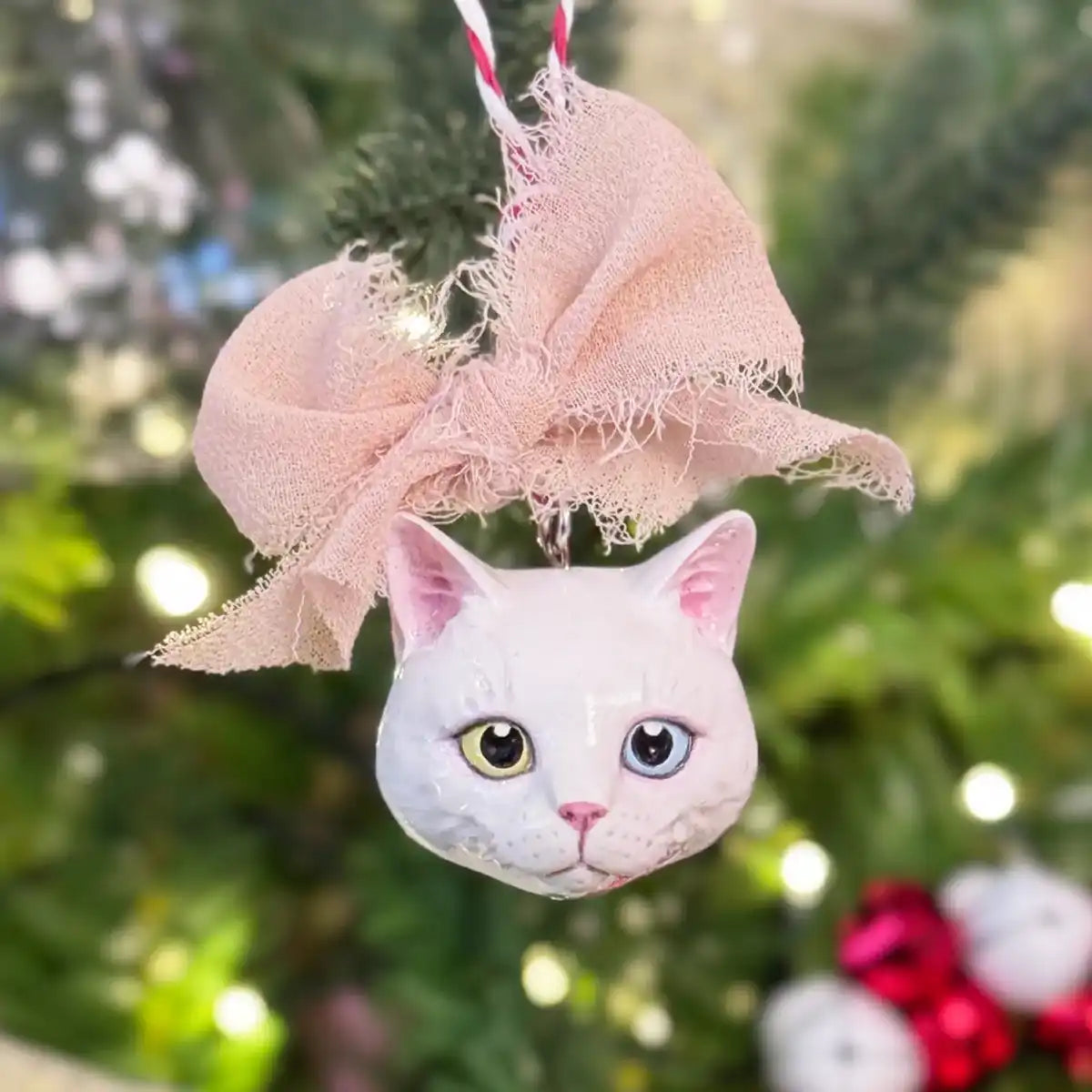 Domestic Shorthair Cat Tree Ornament | White, Odd-Eyed & Diamond shape