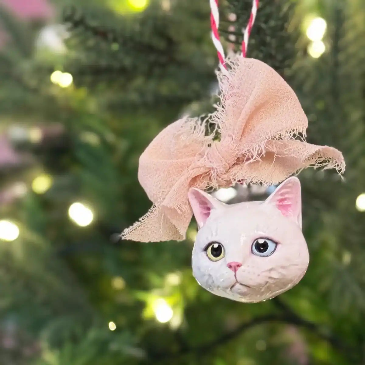 Domestic Shorthair Cat Tree Ornament | White, Odd-Eyed & Diamond shape