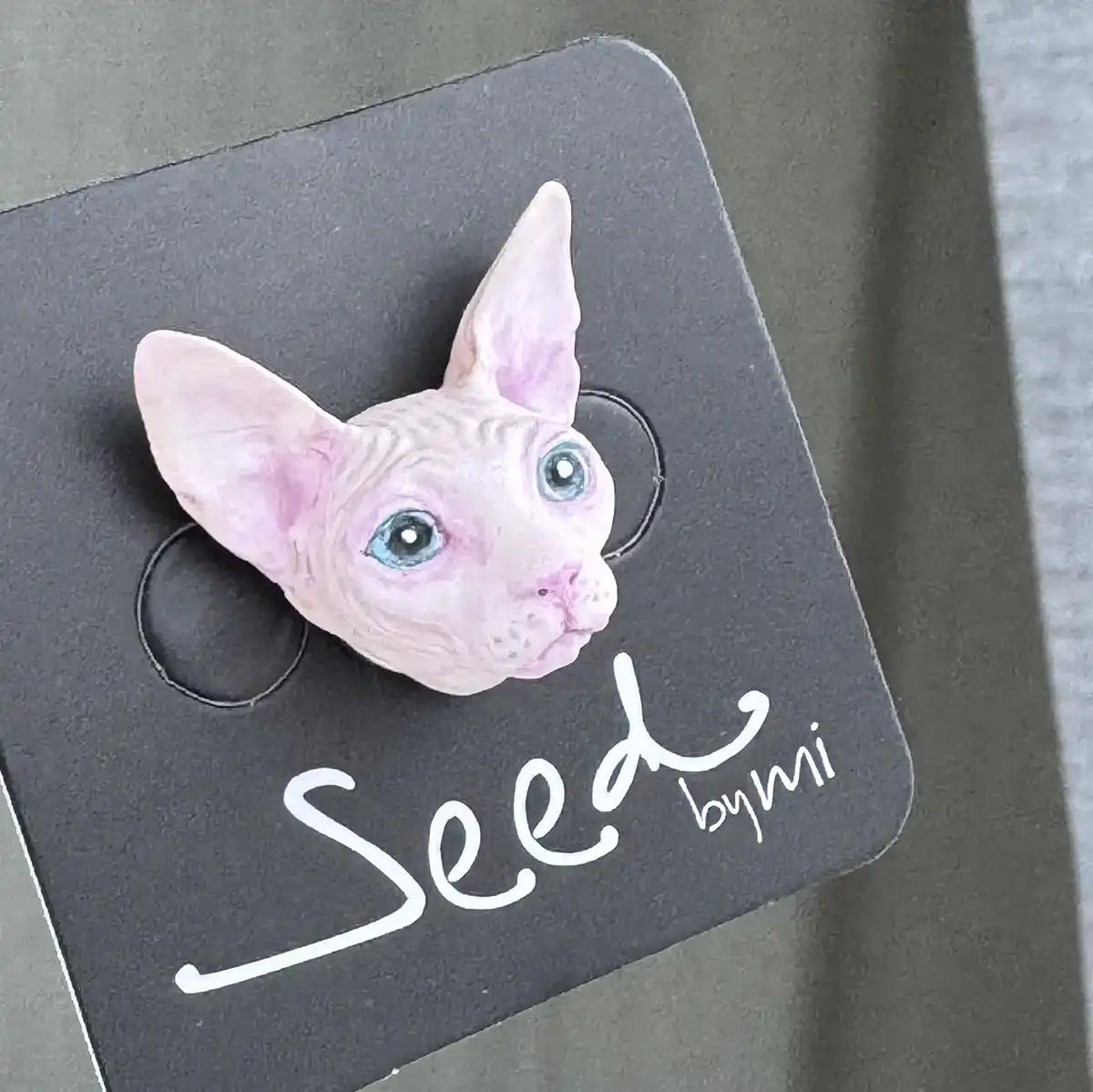 Sphynx Cat small magnet cream package display