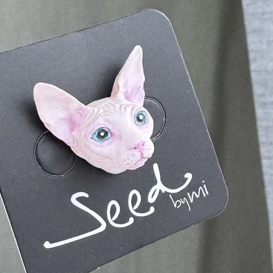 Sphynx Cat small magnet cream package display