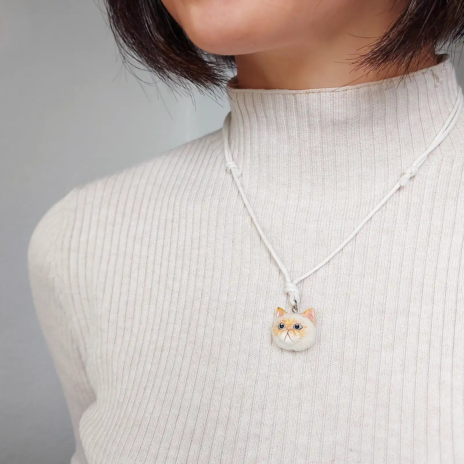 cat Exotic shorthair flame point pendant wearing