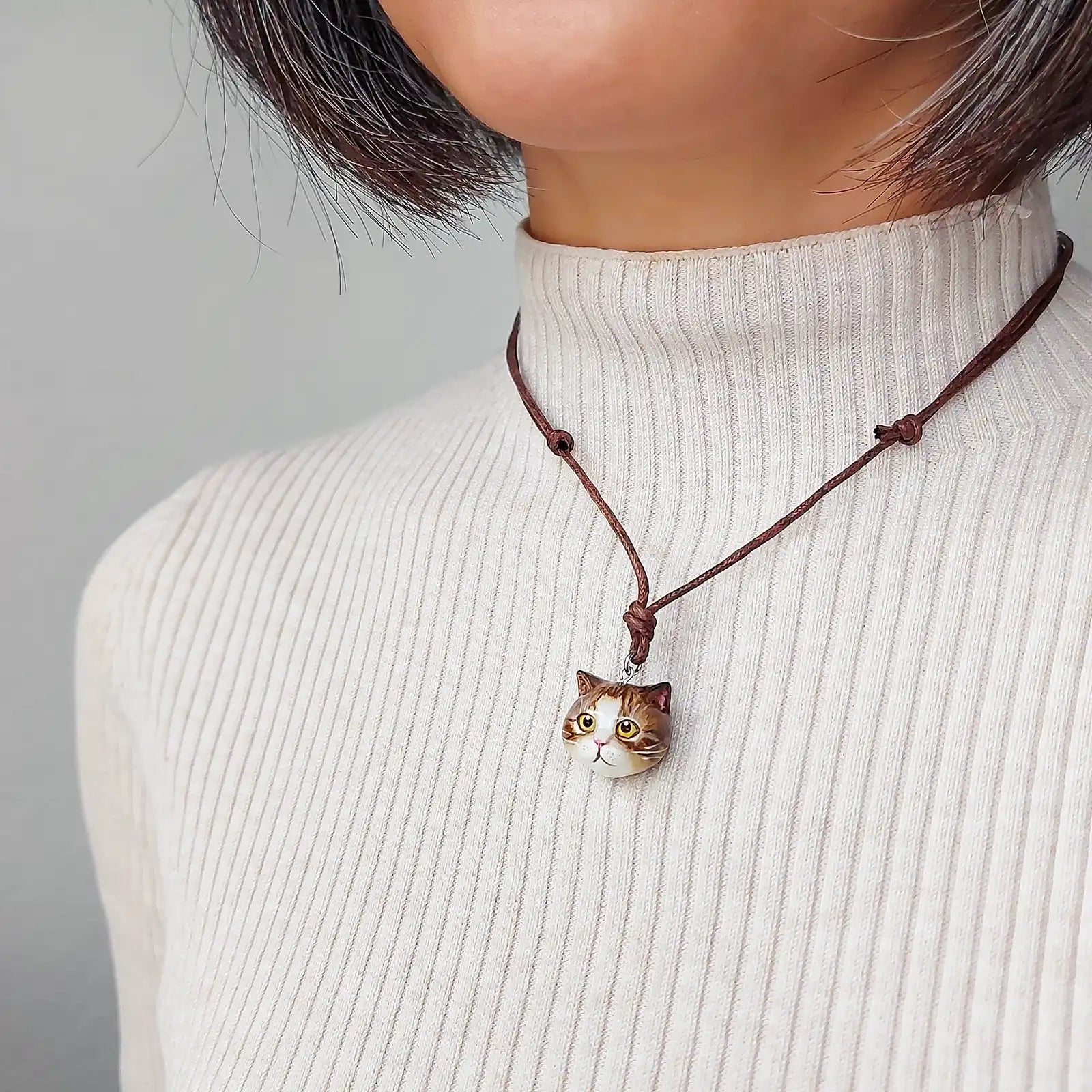 cat british shorthair Tabby white pendant necklace wearing
