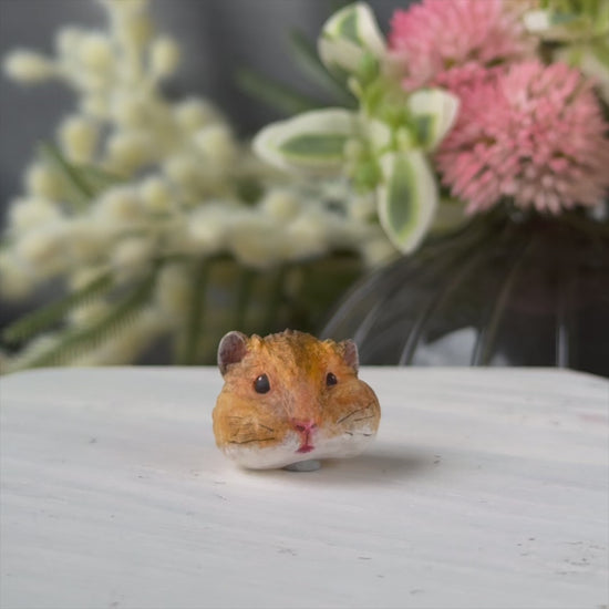 Hamster golden pendant turn table