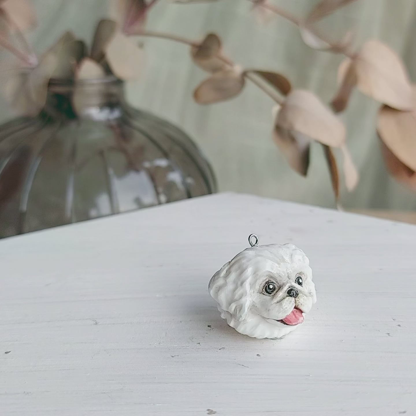 dog pekingese white pendant turn table